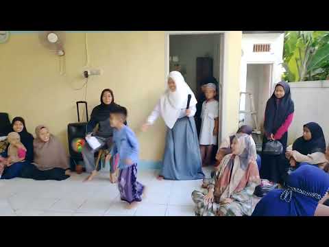 Ngakak Fashion Show ada action salaman 😚🤗