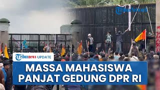 Kibarkan Bendera Merah Putih hingga One Piece, Mahasiswa Ramai Lakukan Aksi Panjat Gedung di DPR RI
