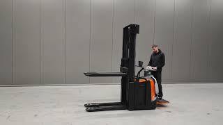 Toyota SPE 140L pallet stacker | Image 4 - Machineryline