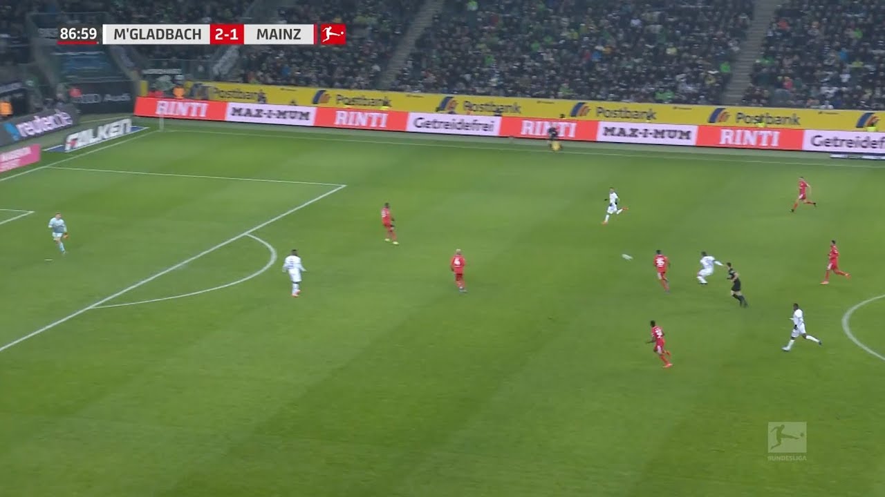 Florian Neuhaus scores *inch-perfect* 40-yard lob in Bundesliga