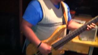 SALOMON ROBLES EN STUDIO GRABANDO BASS