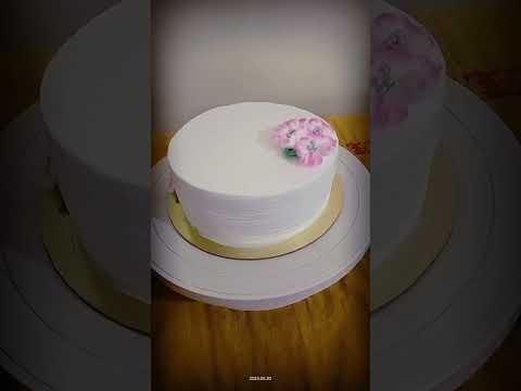 simple cake decorating 🤗🥰 #youtubeshorts #cakes