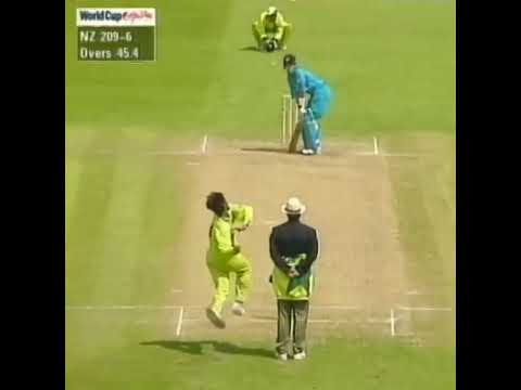 Shoaib Akhtar Fastest Inswing Yorker Vs Adam Parore - Amazing Delivery
