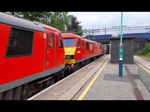 Db 90036 & 90019 Fly through Acton Bridge