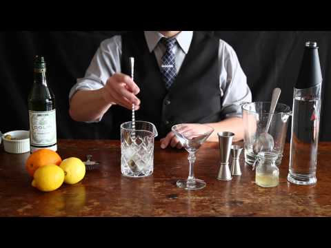 How to Make a Dirty Vodka Martini