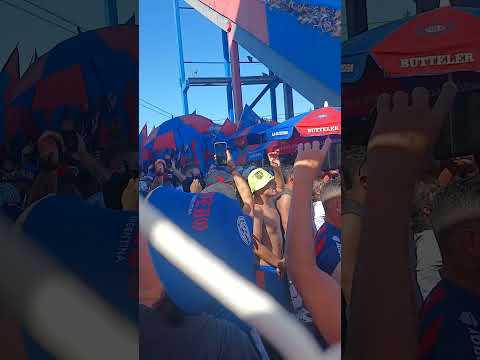"INCREIBLE ENTRADA DE LA HINCHADA DE #SANLORENZO EN EL CLÁSICO ANTE #RIVER" Barra: La Gloriosa Butteler &bull; Club: San Lorenzo