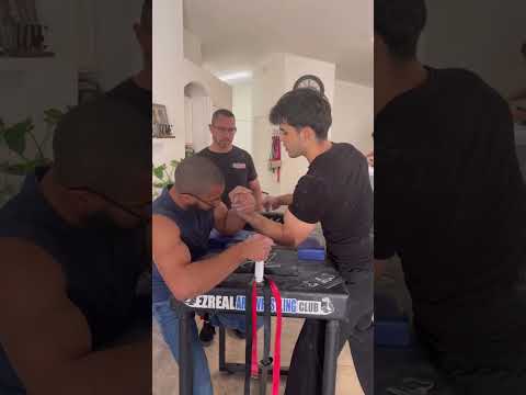 Arm wrestling Celso Haros (practice)