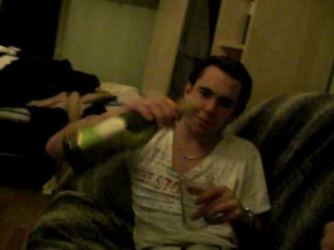 Nyårsafton är slut. Robban och Martin vägrar acceptera läget.