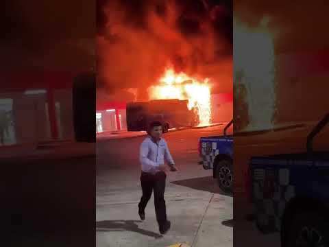 Una falla eléctrica en un bus de pasajeros se incendió en el terminal terrestre de Milagro #guayas