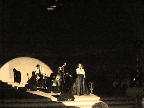 nina ricci let the rain fall / the black mill.wmv