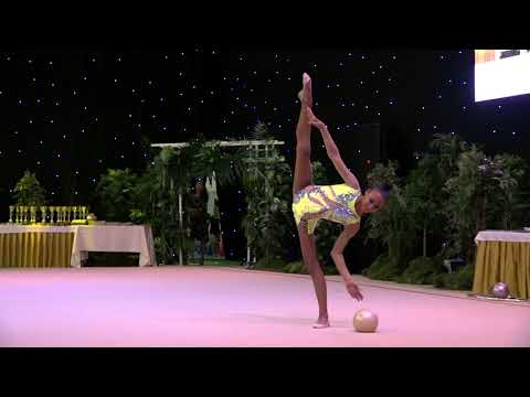 Шворак Диана 2005 мяч