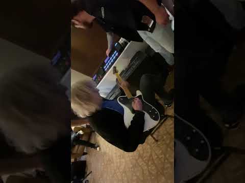 The Lion DX standing strong on a shred test at the line6 Booth.