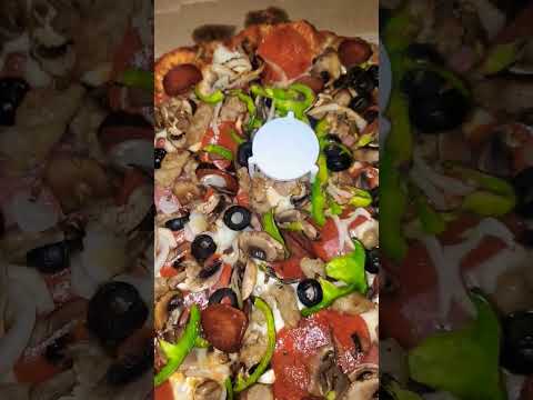 who loves.. Round Table Pizza? #pizza #pizzalover #shortsvideo #shorts #youtubeshorts #goodfood