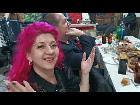 @RadiobiserAt  Pesme stare, godina nova... #restoran #doček #truba #trompeta #sax