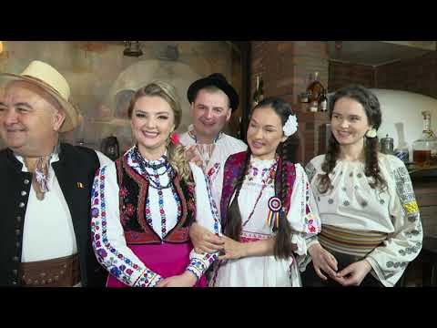 2. Cristina Șincai si Traian Igas împreuna cu artiștii