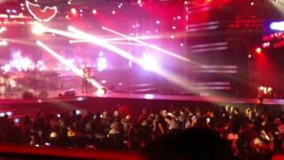 Chal Udd Jaa Re Panchi - Shraddha Kapoor live @ rock on 2 concert
