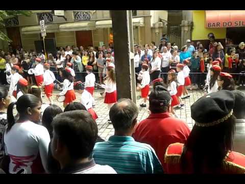 DESFILE EM OURO FINO