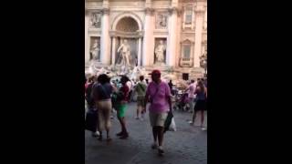 preview picture of video 'Family trip Rome Italy ( Trevi Fountain )'