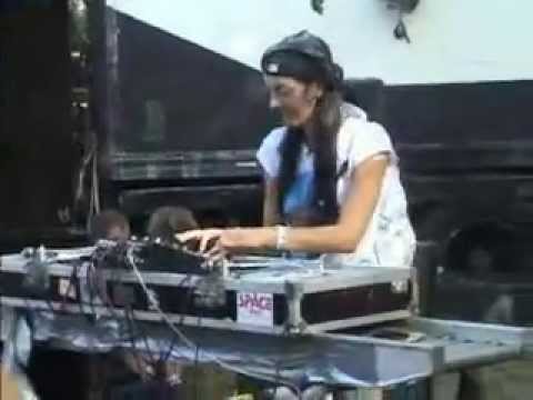 Noisyka from IOT live @ Tomahawk - Don't want a short dick man Remix - 2007