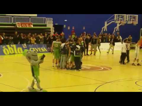 Araberri celebra el ascenso, la Marea Verde la grandeza de Óbila