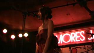 Tumbado en mi Moqueta Azul Anni B Sweet