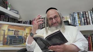 לימוד 'חוק לישראל' – ביידיש – יום שלישי פרשת בראשית – 5 פסוקי התורה (הרב מוטה פראנק) - התמונה מוצגת ישירות מתוך אתר האינטרנט יוטיוב. זכויות היוצרים בתמונה שייכות ליוצרה. קישור קרדיט למקור התוכן נמצא בתוך דף הסרטון