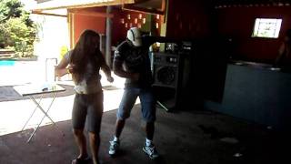 preview picture of video 'luciana e dininha  dançando kuduro'