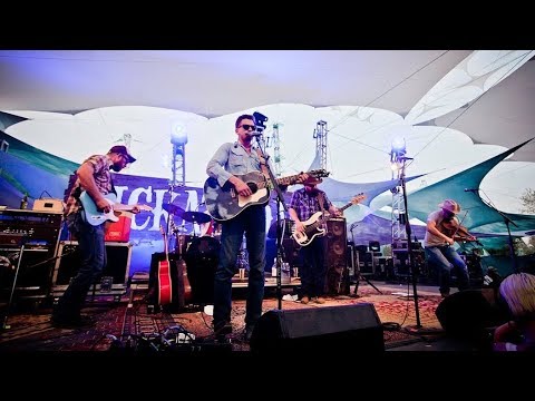 Mountain Stage (S02E03) Turnpike Troubadours - Before The Devil Knows We're Dead @Pickathon