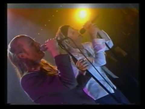 Stef Kamil Carlens, Sarah Bettens & Metropole Orkest - Shall I Let This Good Man In