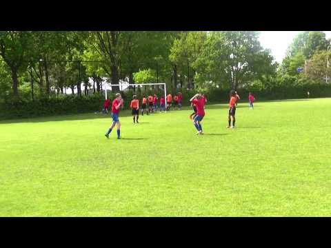 14 mei 2015 DOSC D2 - VV De Meern D3 toernooi Jonathan 1-0 Koen op de lat
