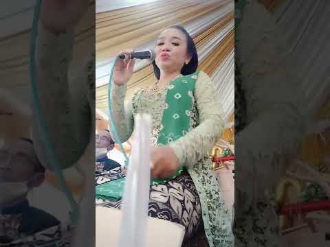 Sahdu Nglarass Tenan langgam ini, Sinden UUN