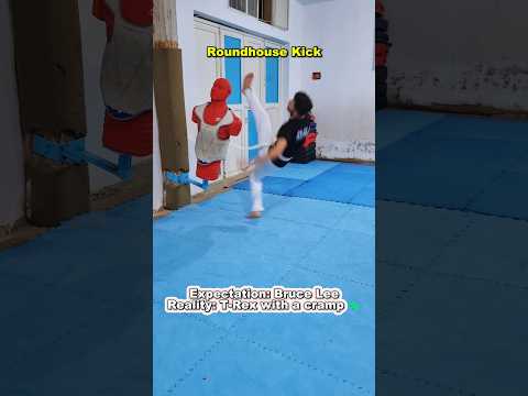 How Beginners ACTUALLY Kick in Taekwondo 😭🥋