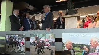 Avdukning av byste til minne om Hans Petter Tholfsen