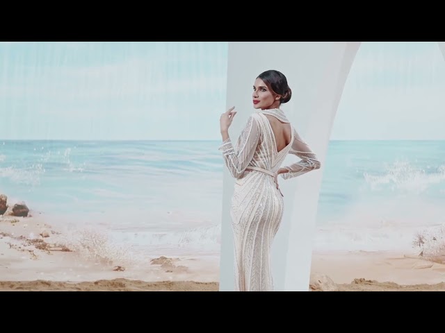 فستان سهره  تول شك كامل بالكريستال بقصه صدر V وحزام جلد مزين بالكريستا