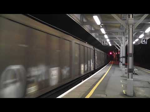 (HD) DB Schenker 67029 + 66004 pass Sevenoaks working 6D71 - 24/4/12