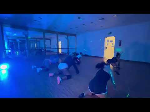 Afrotwerk beginners class/ niniola-want /