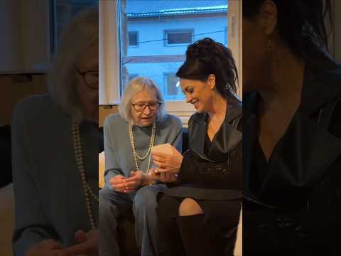Legenda v naší rodné vesničce… ❤️❤️❤️Marta Kubišová! #luciebila #martakubisova #otvovice #shorts