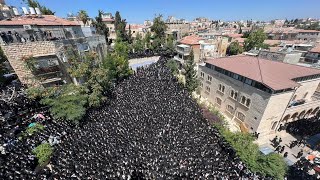 Thousands at Funeral of Jerusalem Rabbi Yitzchok Tuvia Weiss |  הלווית גאב"ד העדה החרדית בירושלים
