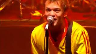 Download lagu In too deep-sum41 live from the Astoria 2001 mp3