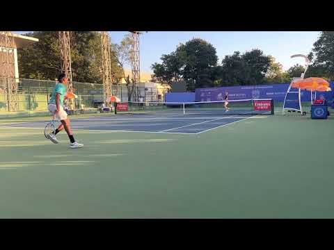 Mukund Sasikumar hitting with ATP #60 Benjamin Bonzi