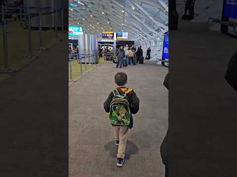 Gino Tino Mamá Papá yendo al control de Aduana Aeropuerto Internacional de Ezeiza a Italia 10/12/25