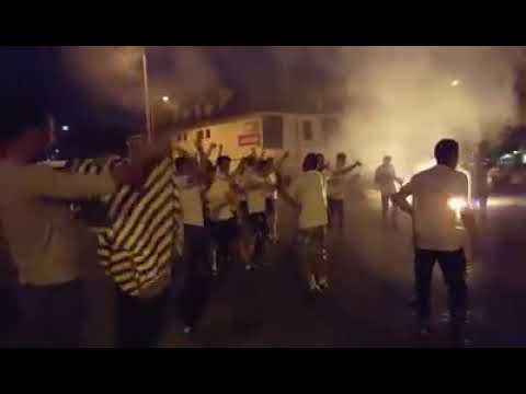 Piłkarze i kibice Tura świętują awans do III ligi pod miejskim ratuszem, Bielsk Podlaski 24.06.2017