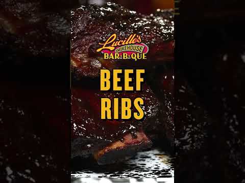 Veja como suas costelas de boi favoritas são feitas no Lucille's BBQ