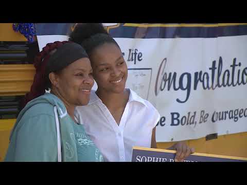 New Orleans High School Sophie B. Wright surprises seniors with yard signs, drive-by