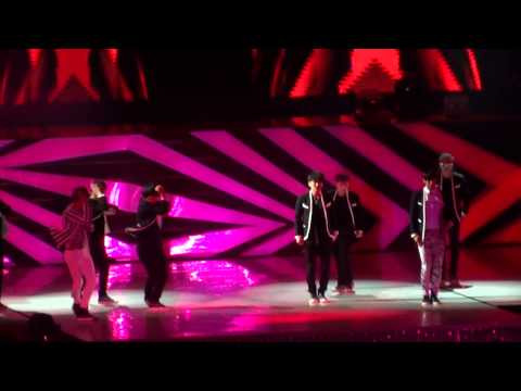 SM TOWN CONCERT III 2012 - TVXQ - Rising Sun (first 22 sec)