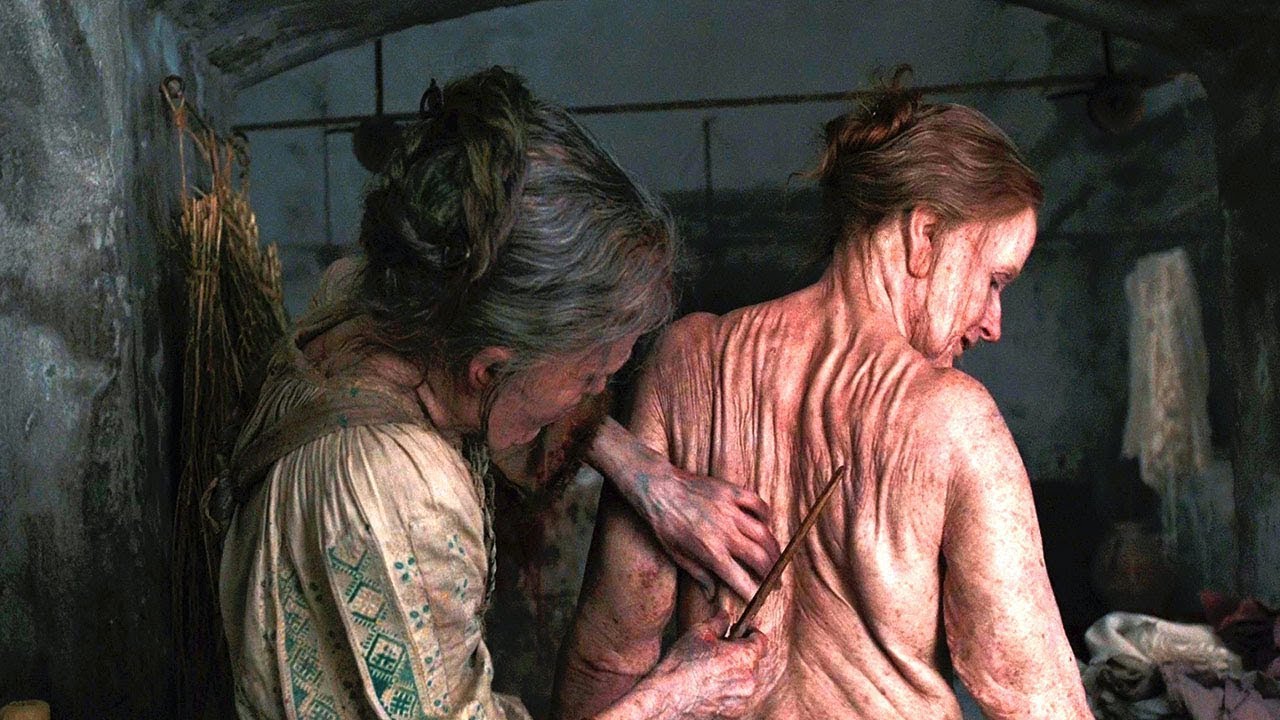 Uma mulher de 60 anos colou suas rugas fingindo ser uma jovem garota, para se casar com um rei!