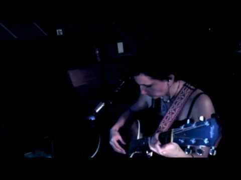 Amy Obenski Live Looping, "Waves of Moments"