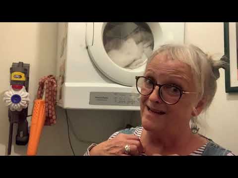 Jane Clifton sings 'IT'S SAFER ON THE INSIDE'