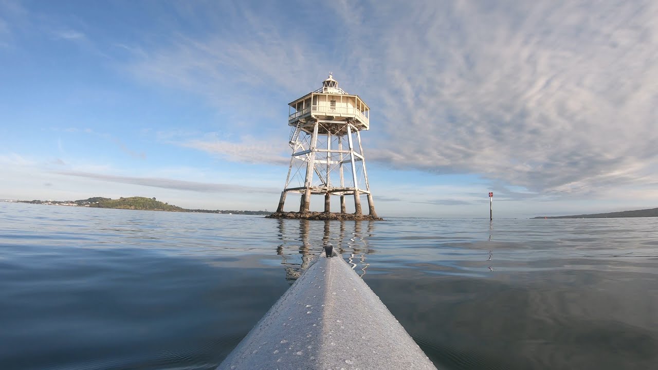 Kayaking to Bean Rock lighthouse in Auckland