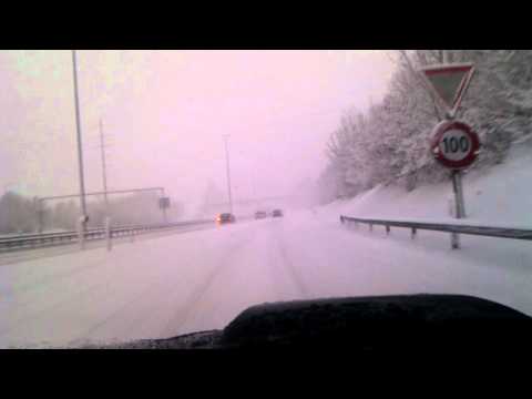 Schneegestöber auf Autobahn 17.12.2010 Zürich